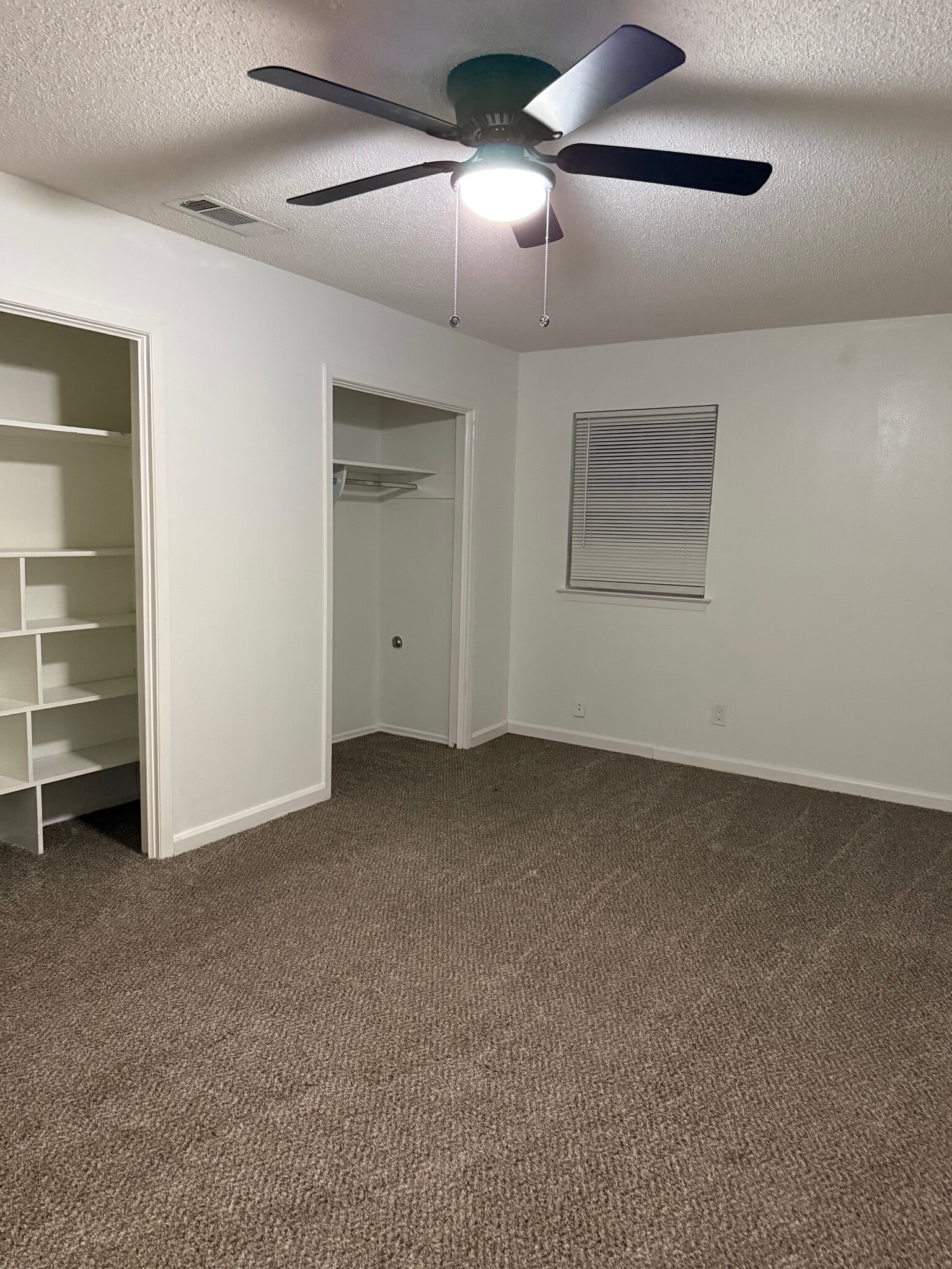 1st bedroom - 1333 Carriage Dr