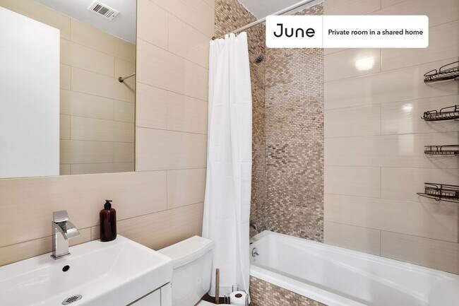 Building Photo - Private bedroom in 4 bed/1.5 bath Home