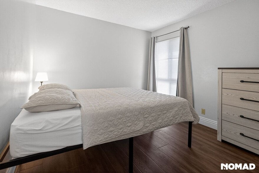 Building Photo - 866 S Stone Cir