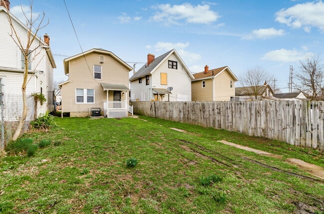 Building Photo - 1215 Sullivant Ave