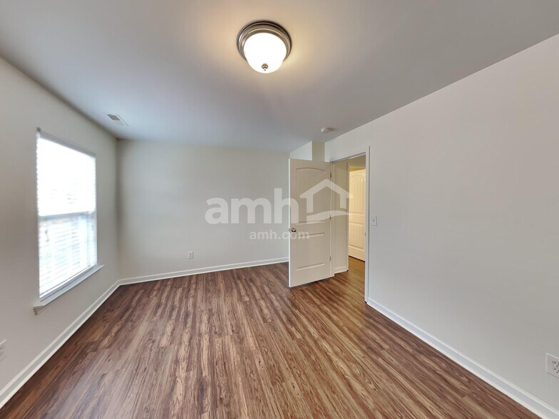 Building Photo - 3318 Diamond Ct