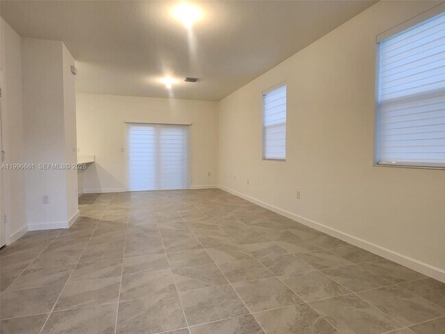 Building Photo - 2429 SE 28th Dr