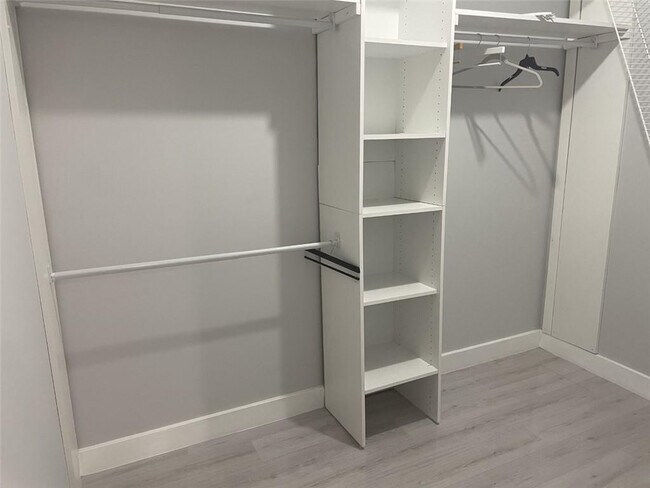 Building Photo - 1721 Whitehall Dr