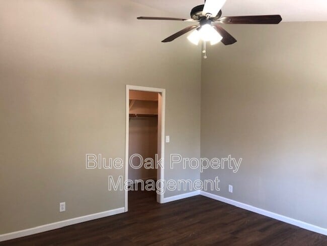 Building Photo - 2158 Robailey Dr