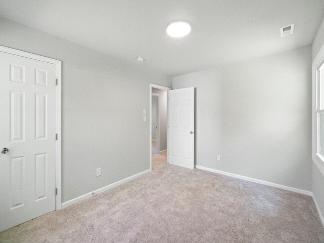 Building Photo - 128 Sunset Ln