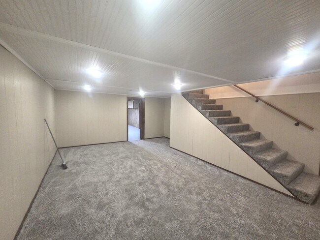 Building Photo - 2065 S Wellington Ave