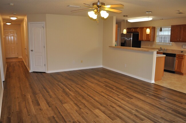 Building Photo - 673 Mozingo Ln
