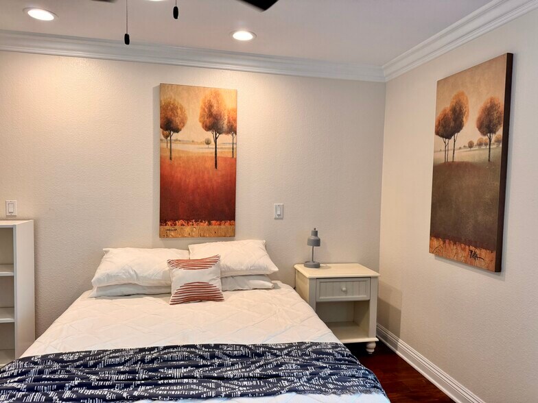 Building Photo - 8889 Caminito Plaza Centro