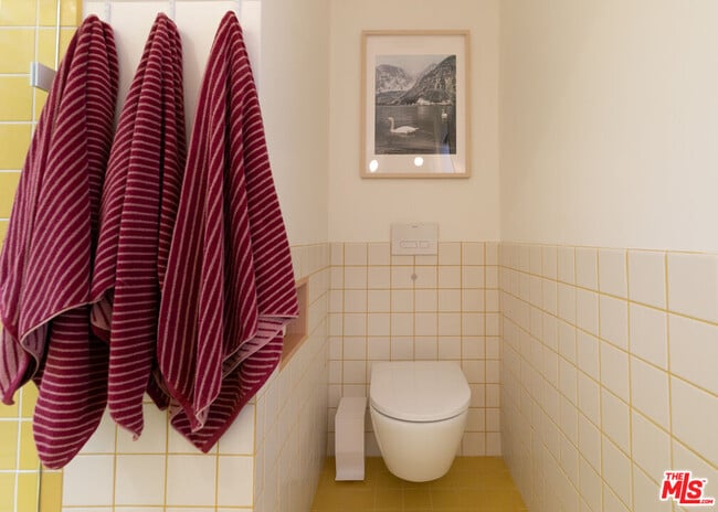 Building Photo - 5676 Hub St