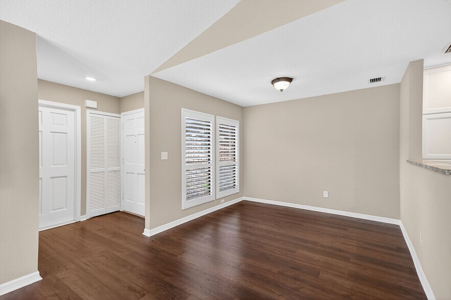 Building Photo - 1886 Demetree Dr