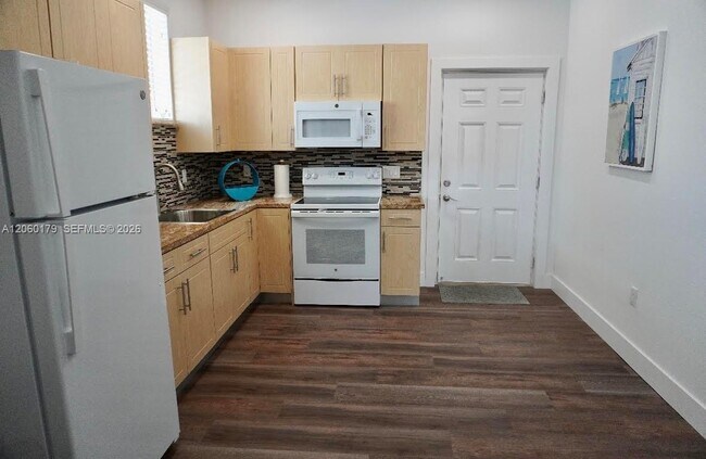 Building Photo - 61 NW 38th Ct