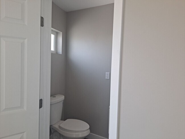 Building Photo - upstairs studio lots of natural lite