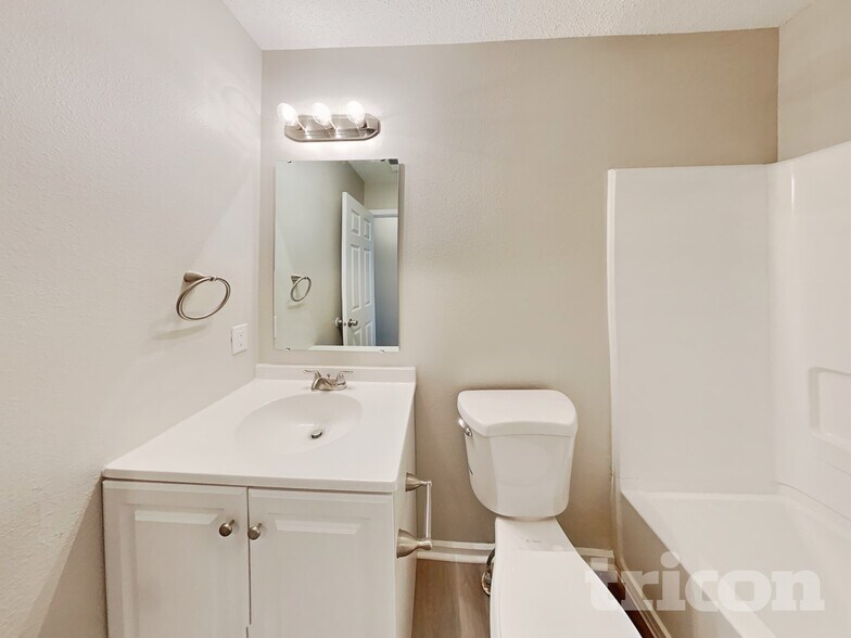 Building Photo - 6714 Waverhill Dr