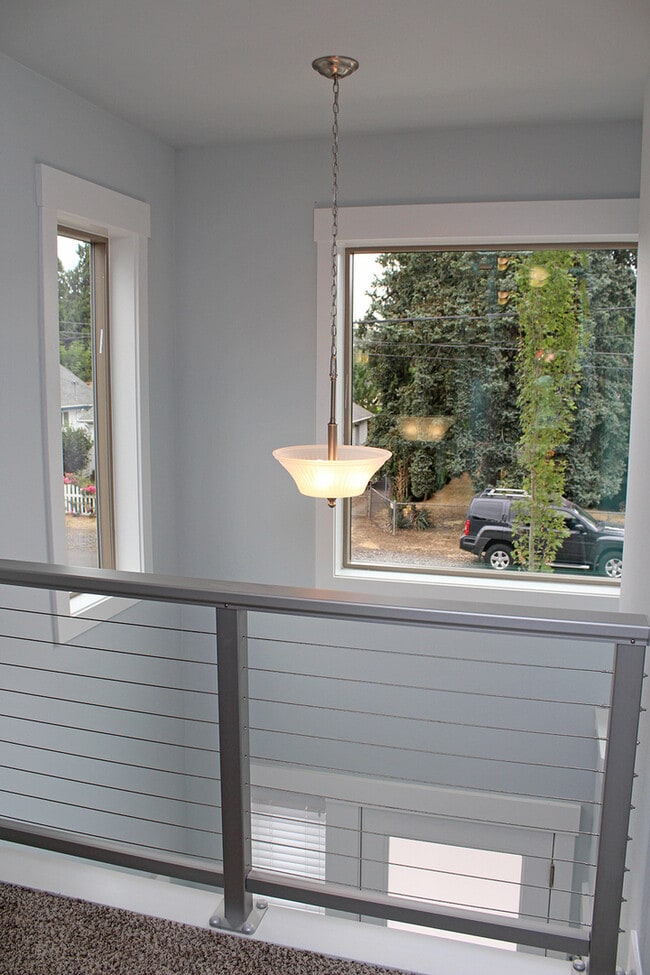 Building Photo - 827 NW Victoria Ave