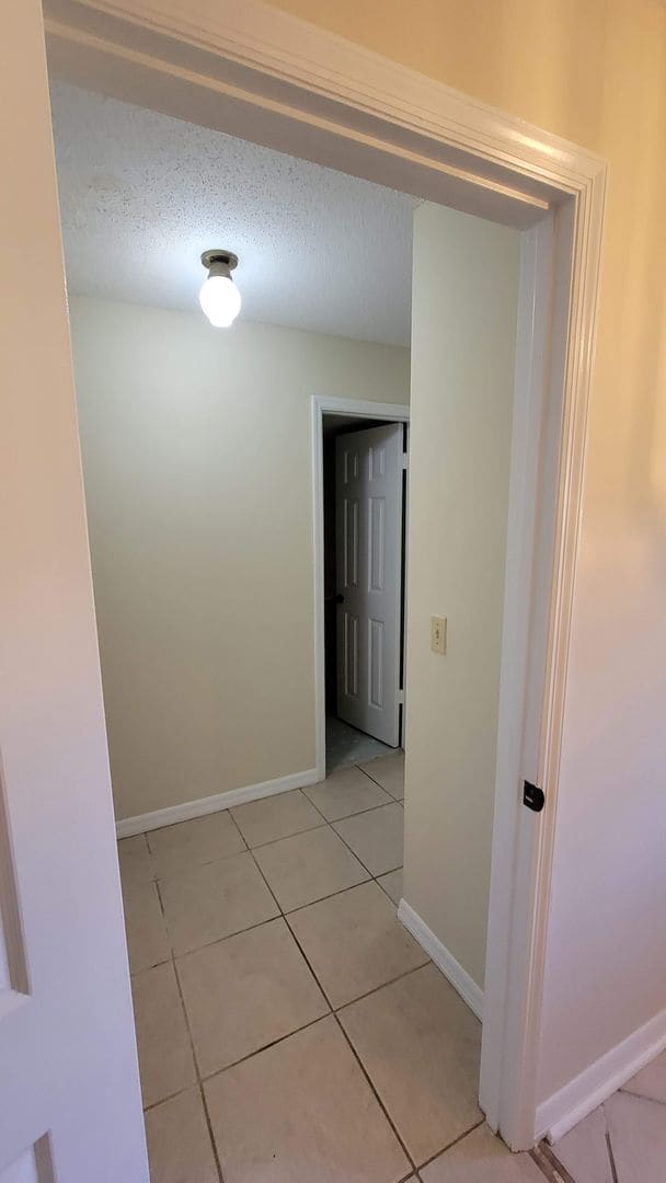 Building Photo - 611 W Oak Terrace Dr