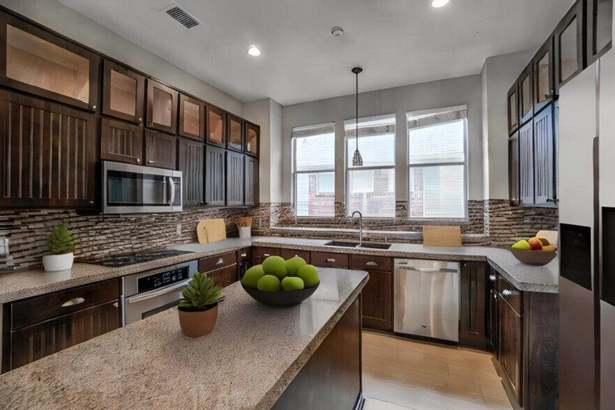 Building Photo - 9142 Crenshaw Ln
