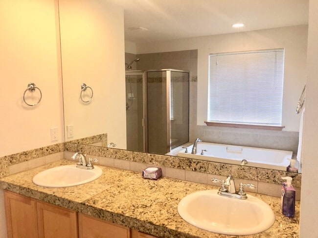 Building Photo - Stunning Harbor Home on a Prime Lot!