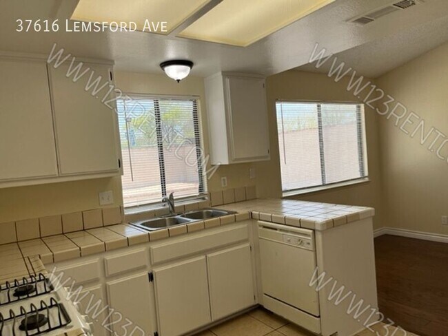Building Photo - 37616 Lemsford Ave