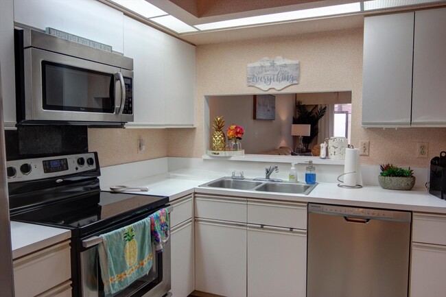 Building Photo - 508 Sea Oats Dr