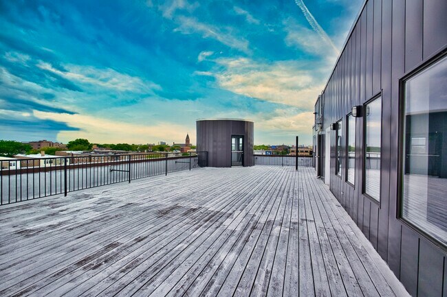 Building Photo - 2515 W Lawrence Ave