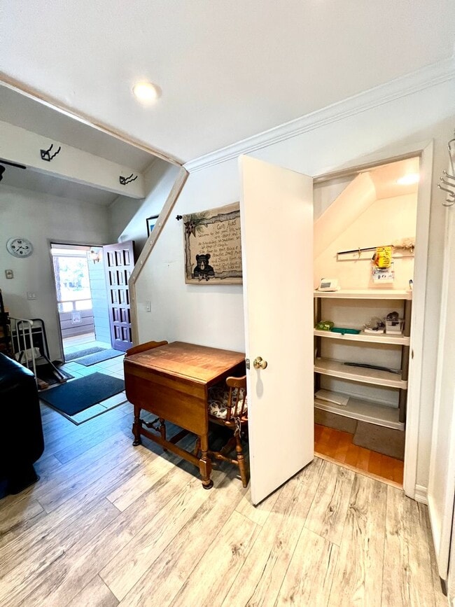 Building Photo - Fully Furnished 1-Bedroom Loft – Sierra Ma...