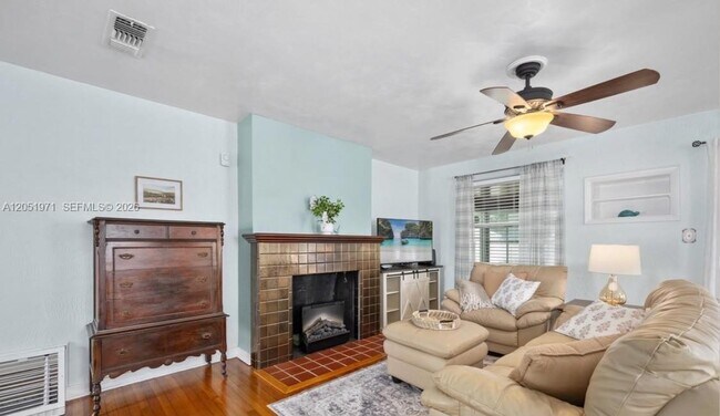 Building Photo - 336 Seaview BCH