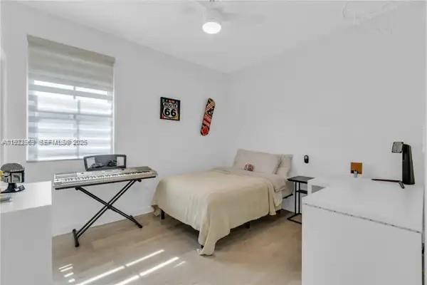 Building Photo - 6035 NW 104th Path