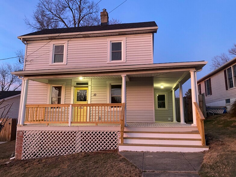 Building Photo - 10 W H St