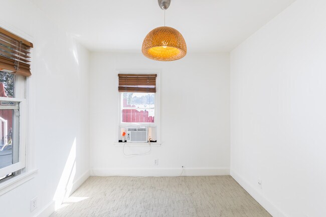 Building Photo - 3909 Cumberland Ave