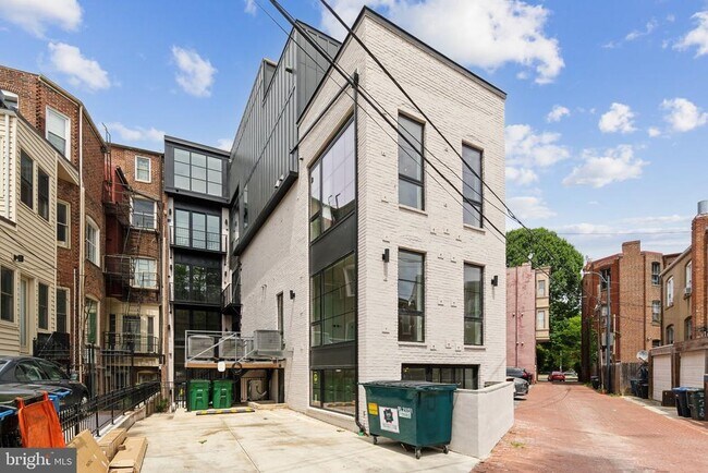 Building Photo - 23 Logan Cir NW