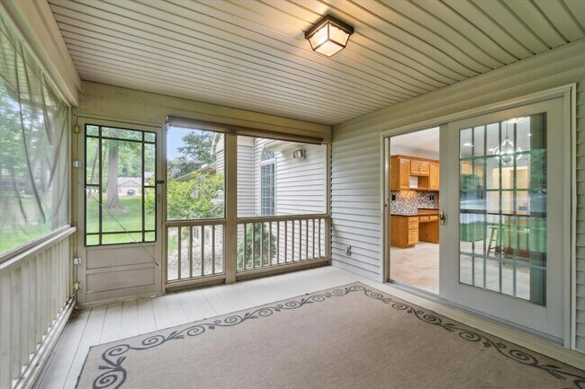 Building Photo - 5279 Thames Ct