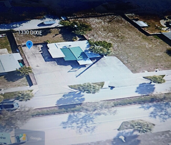 Building Photo - 1330 NE Dixie Hwy
