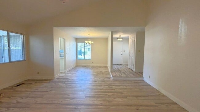 Building Photo - 554 Mt Dell Dr