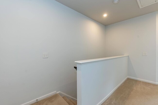 Building Photo - Three Bedroom Home!