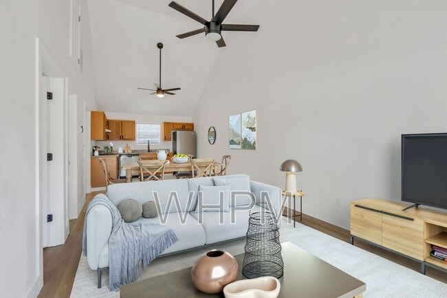 Building Photo - 7208 Melrose Pl