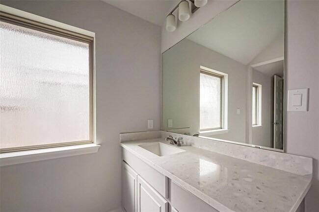 Building Photo - 29808 Breezy Pnes Lp
