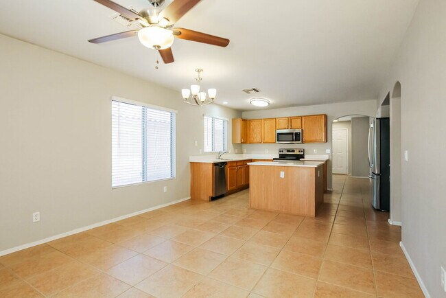 Building Photo - 12654 W Paradise Dr