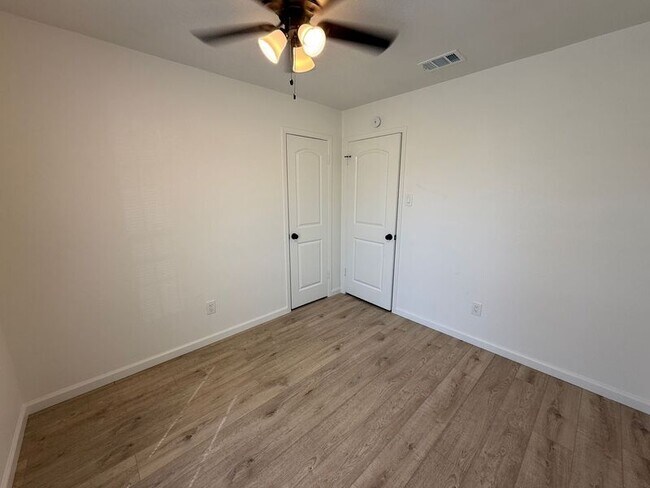 Building Photo - 1255 Valencia Ln