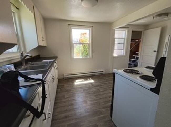 Building Photo - Adorable 2 Bedroom 1 Bath House With A Large Bonus Room