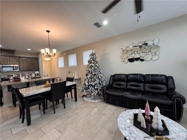 Building Photo - 28 N Soñador Dr