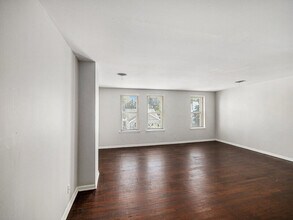 Building Photo - 2422 1/2 S 16th St