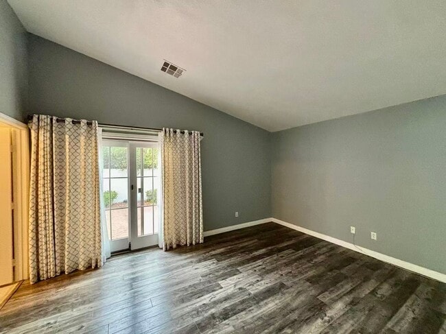 Building Photo - Beautiful single-story 3 bed, 2 bath home in gated Green Valley Ranch