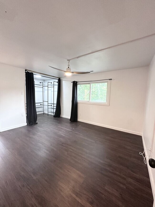 Building Photo - Renovated 4-bedroom, 2.5 bathroom in Virginia Beach