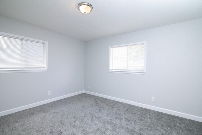 Building Photo - ALF OFF One Month’s Rent! Updated 3BR Home with Garage & Yard – Prime Sacramento Location