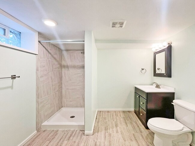 Building Photo - Spacious Redone Rambler with Huge 1/2 Acre Yard, Deck, Patio, Primary Suite, 3-BRs on Main Level ...