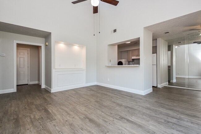 Building Photo - 13151 Walden Rd