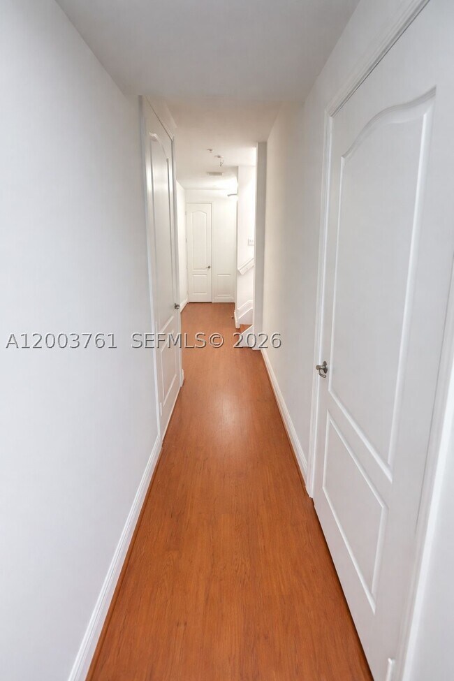 Building Photo - 556 NW 39th Cir