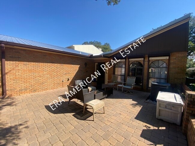 Building Photo - 925 Holbrook Cir