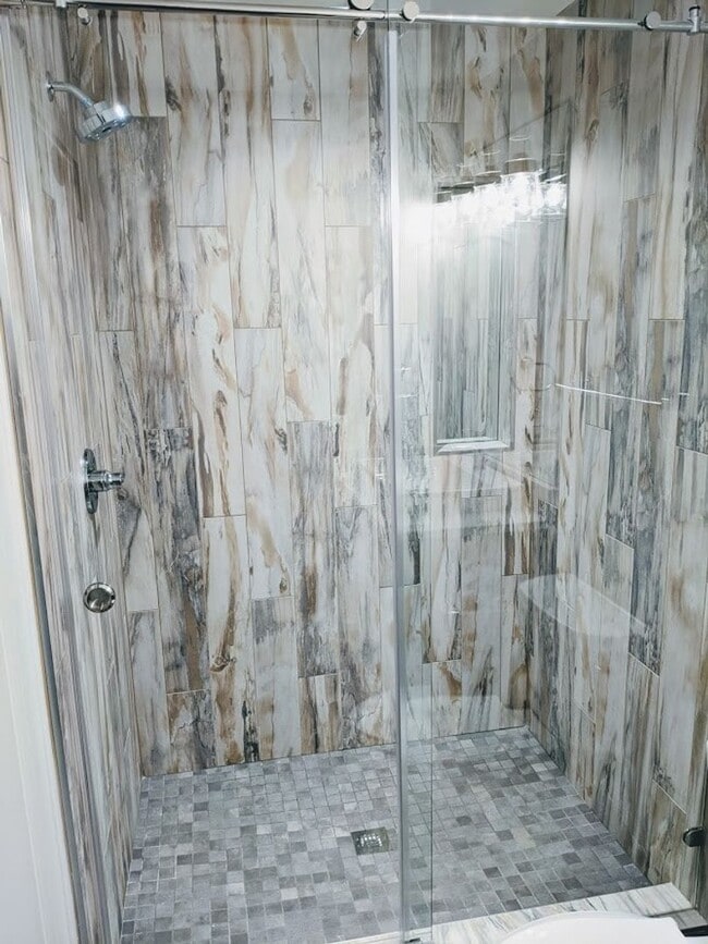 Building Photo - Luxury Townhome in Desirable Germantown Neighborhood