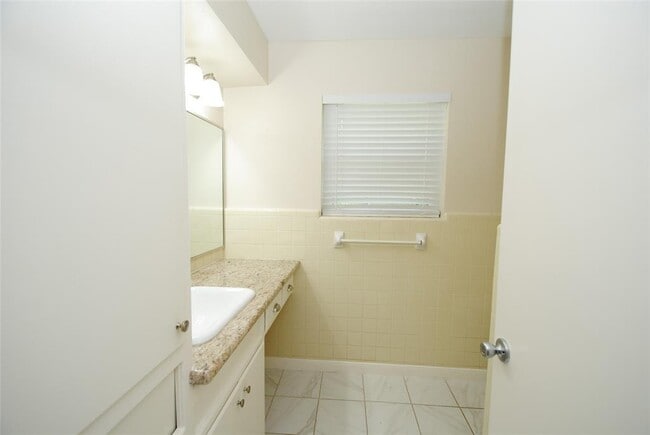 Building Photo - 10038 Briarwild Ln